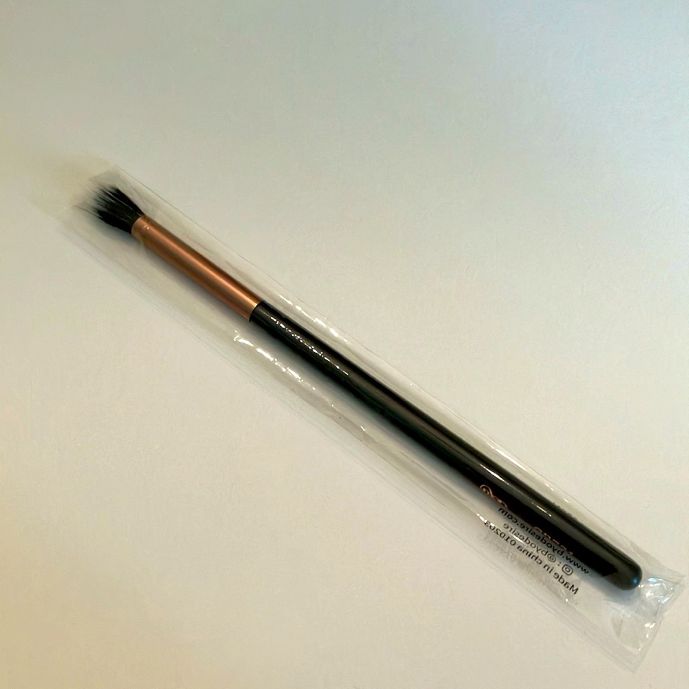 BYOD concealer brush. New, with packaging.